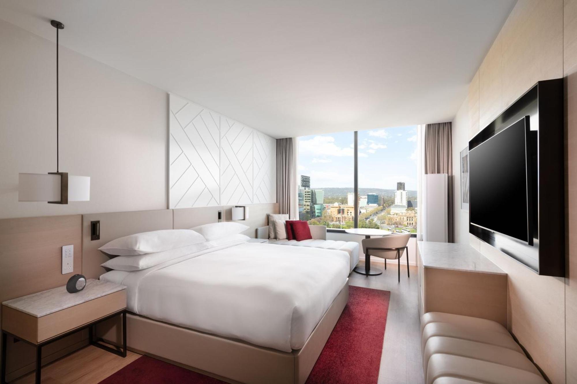 Deluxe King Room with City View