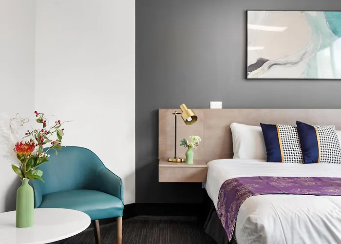 Eminence On BankAirport Hotel